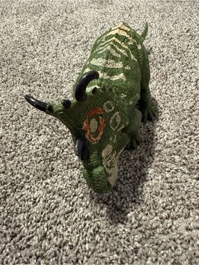 Jurassic World Sinoceratops Green Triceratops Dinosaur Figure - Realistic Toy